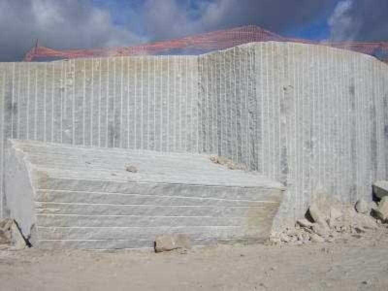 Detalle de varios bloques grandes de granito
